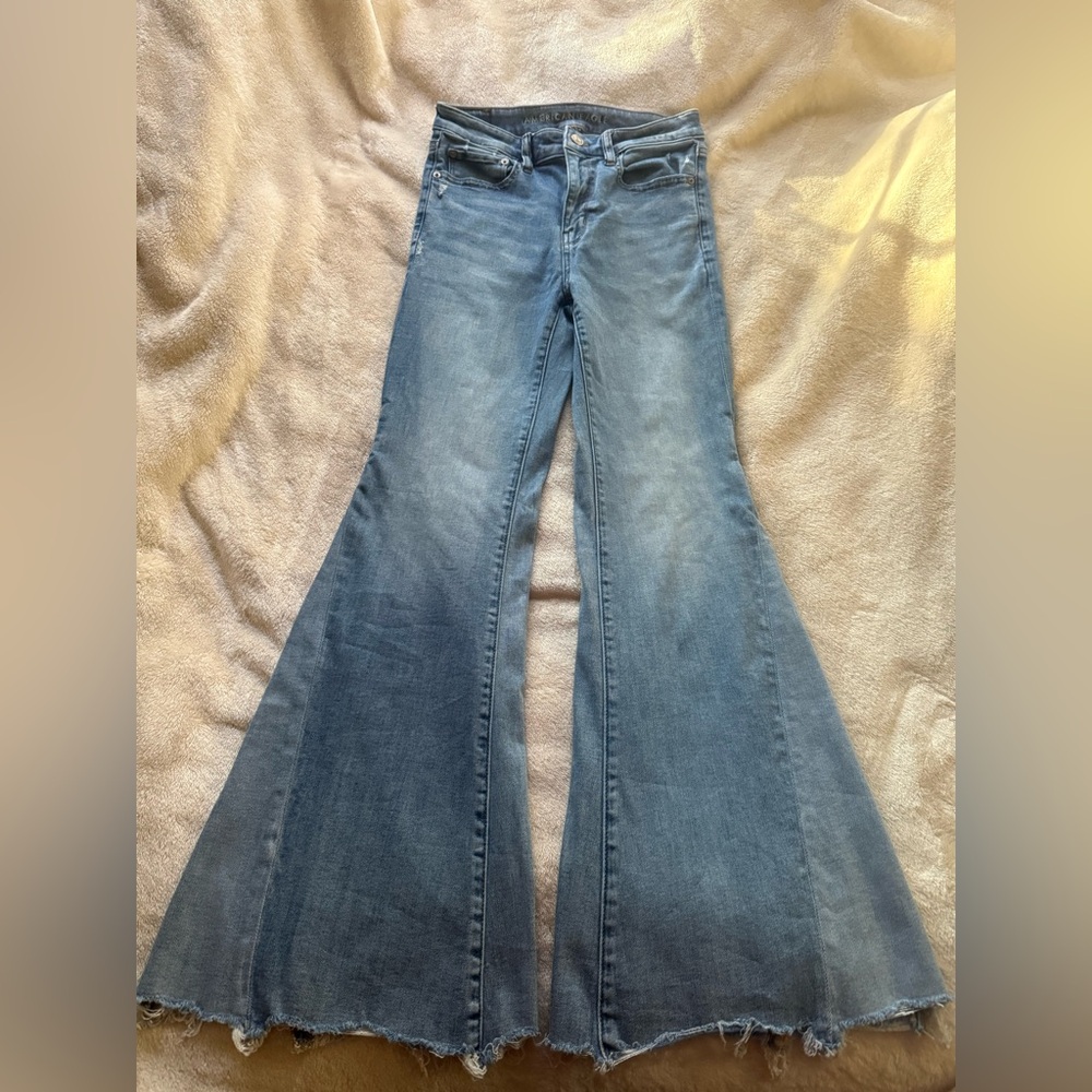 American Eagle Stretch Festival Flare Jeans – Size 6R – Light Wash Distressed
